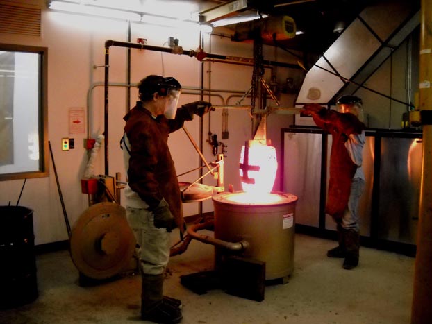 Bronze Casting - Lifting the Crucible